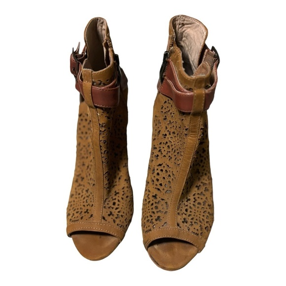 Vince Camuto Maizy Brown Suede Peep Toe Ankle Boots Size 8 with Strap & Buckle - Picture 10 of 16